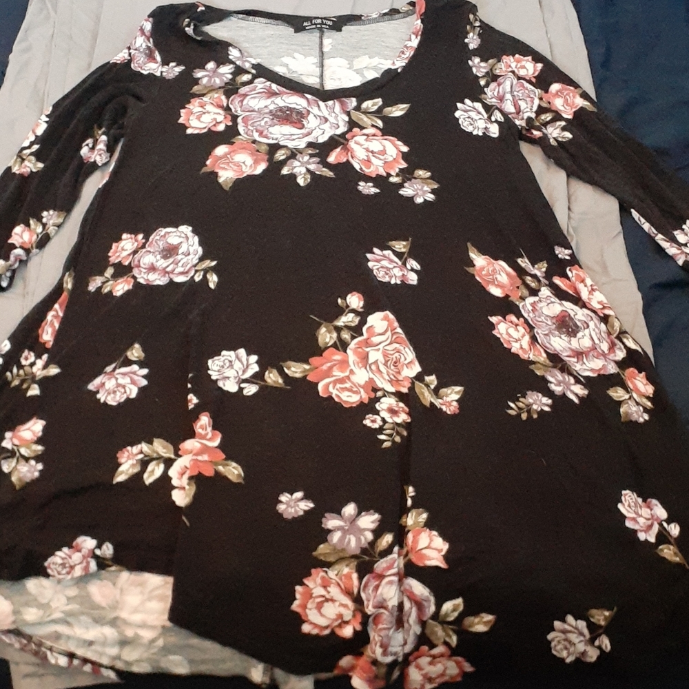 Floral tunic size medium